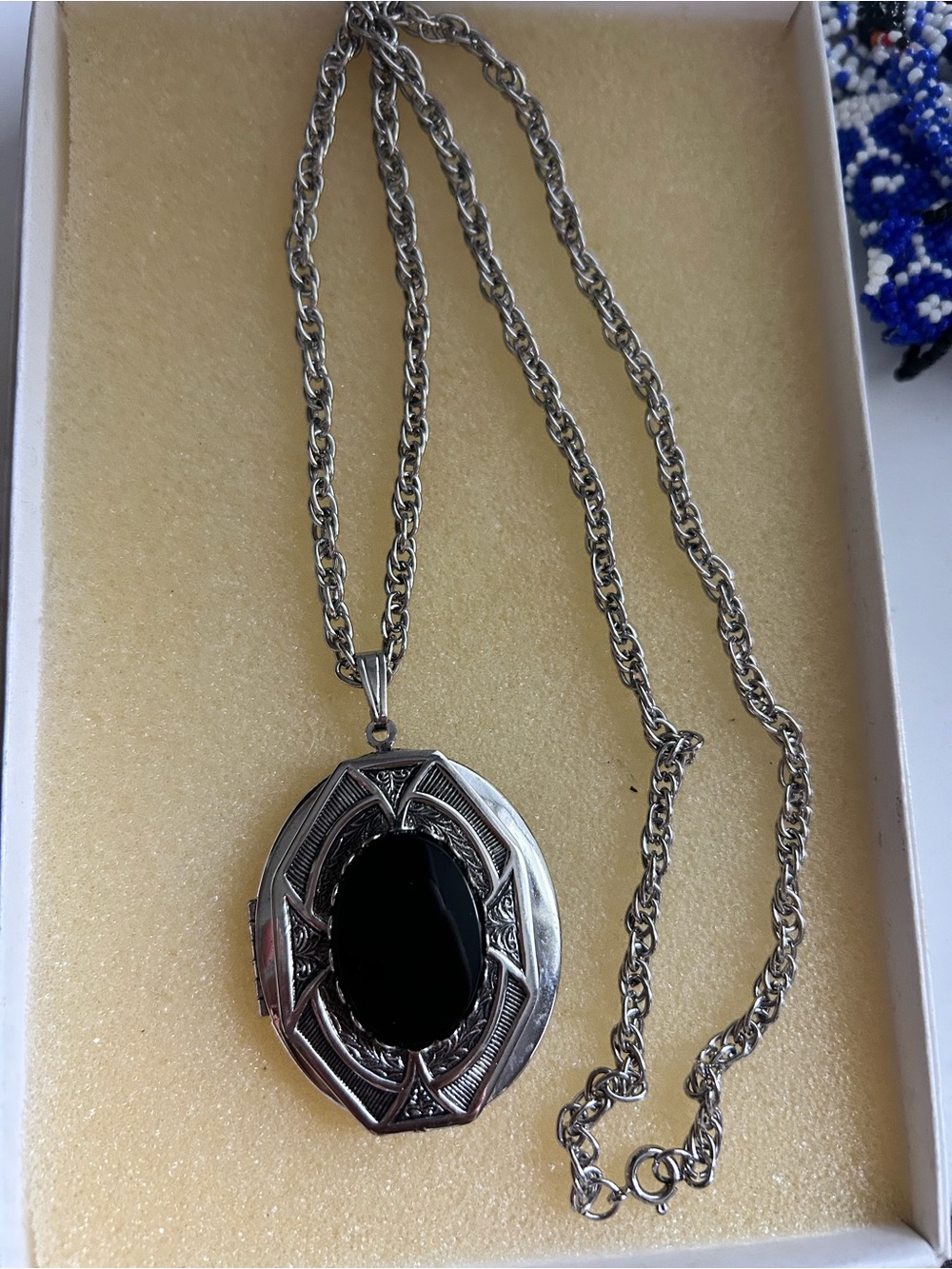 VTG Silver-Tone Black Oval Locket Necklace - Classic Women’s Jewelry